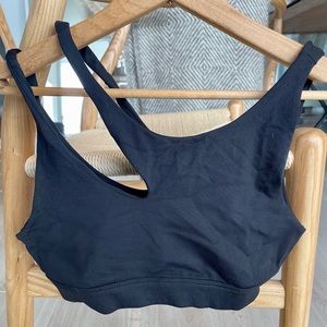 ALO Yoga Cut out Sports Bra